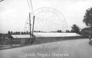 PANDANGAN HADAPAN KILANG GETAH, LADANG PRANG BESAR, KAJANG SELANGOR. 15/11/1994 PANDANGAN HADAPAN KILANG GETAH, LADANG PRANG BESAR, KAJANG SELANGOR. 15/11/1994