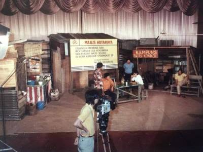 Recording sitcom SYYY... Recording sitcom SYYY...