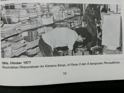 Perpindahan perpustakaan ke kampus Bangi, di-Paras 3 dan 5 bangunan Pentadbiran.