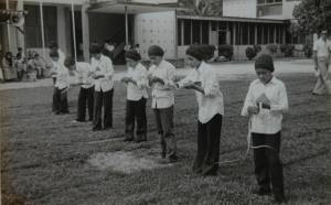 acara menganyam ketupat pun ada