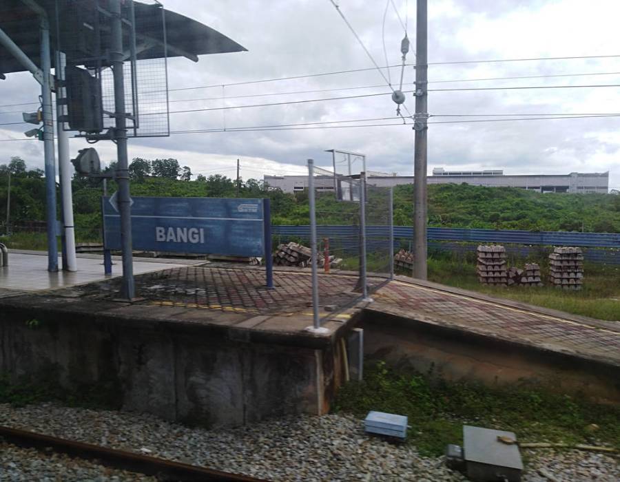 bangi_and_a_mall.jpg