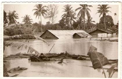 Kg. Jambu, next to the Langat River is the first to be flooded. Kg. Jambu, next to the Langat River is the first to be flooded.