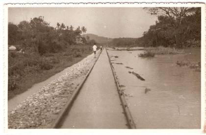 Railway track towards Kuala Lumpur direction, Kg. Jambu should be on the right and Sg. Chua on the left. Railway track towards Kuala Lumpur direction, Kg. Jambu should be on the right and Sg. Chua on the left.