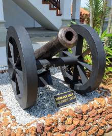 Meriam di hadapan kota, kini bahan pameran Meriam di hadapan kota, kini bahan pameran
