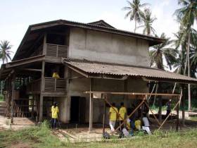 Children learning how to conduct a dilapidation survey (2006)